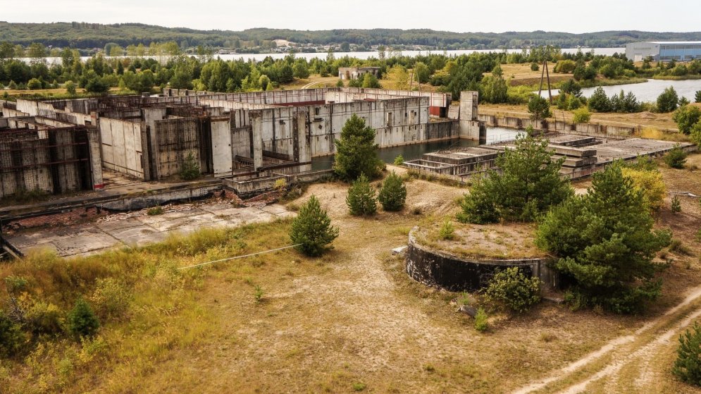 Gandrīz tikpat skarbi kā Černobiļā: pamesta atomstacija Polijā