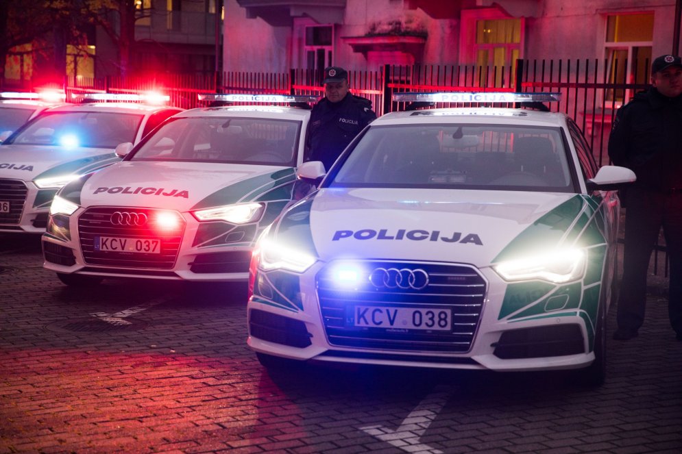ФОТО, ВИДЕО. Литовская дорожная полиция получила 12 новых "истребителей" Audi A6