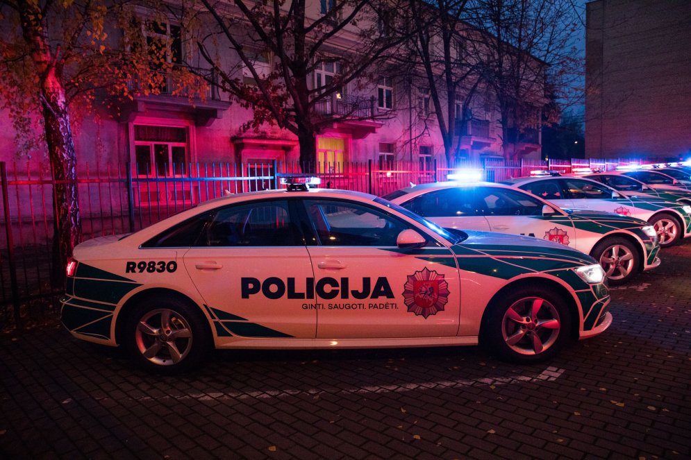 ФОТО, ВИДЕО. Литовская дорожная полиция получила 12 новых "истребителей" Audi A6