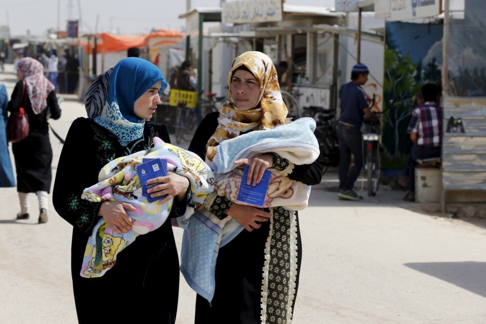 Piedzimt Jordānijas bēgļu nometnē: Jauno vecāku stāsti