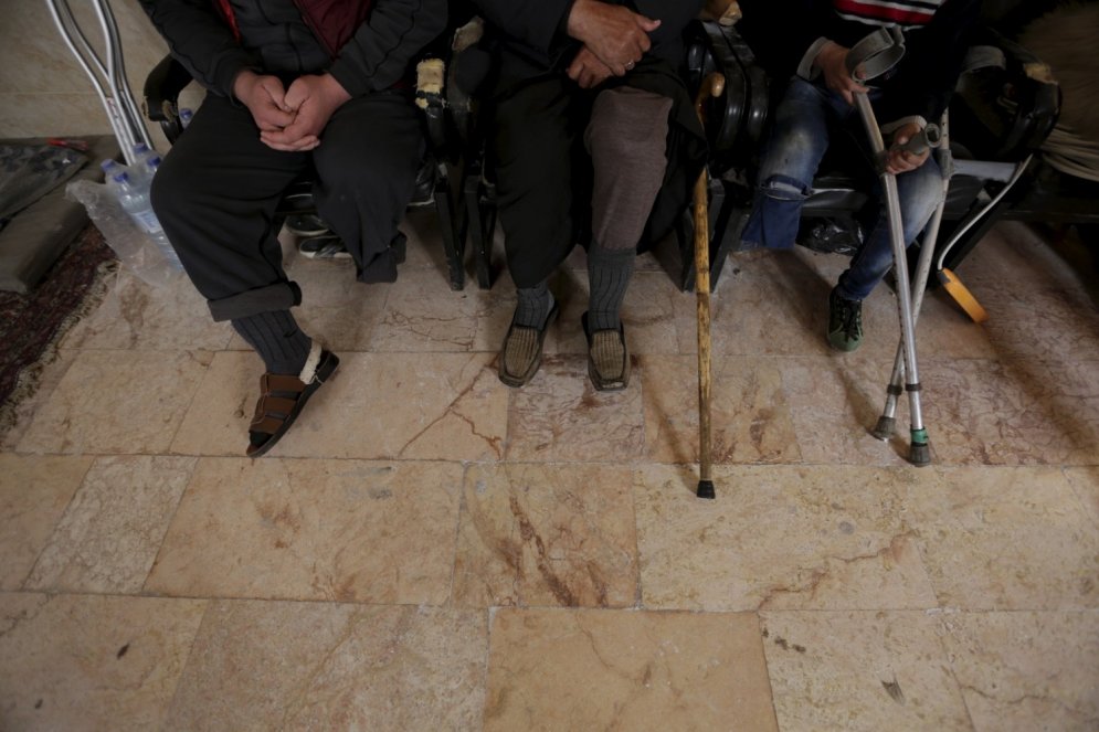 Mobila klīnika Sīrijā, kas 4 gadu laikā radījusi 5000 roku un kāju