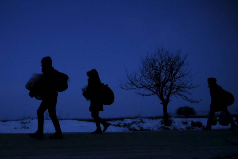Bēgļu straumes bargajā Balkānu ziemā