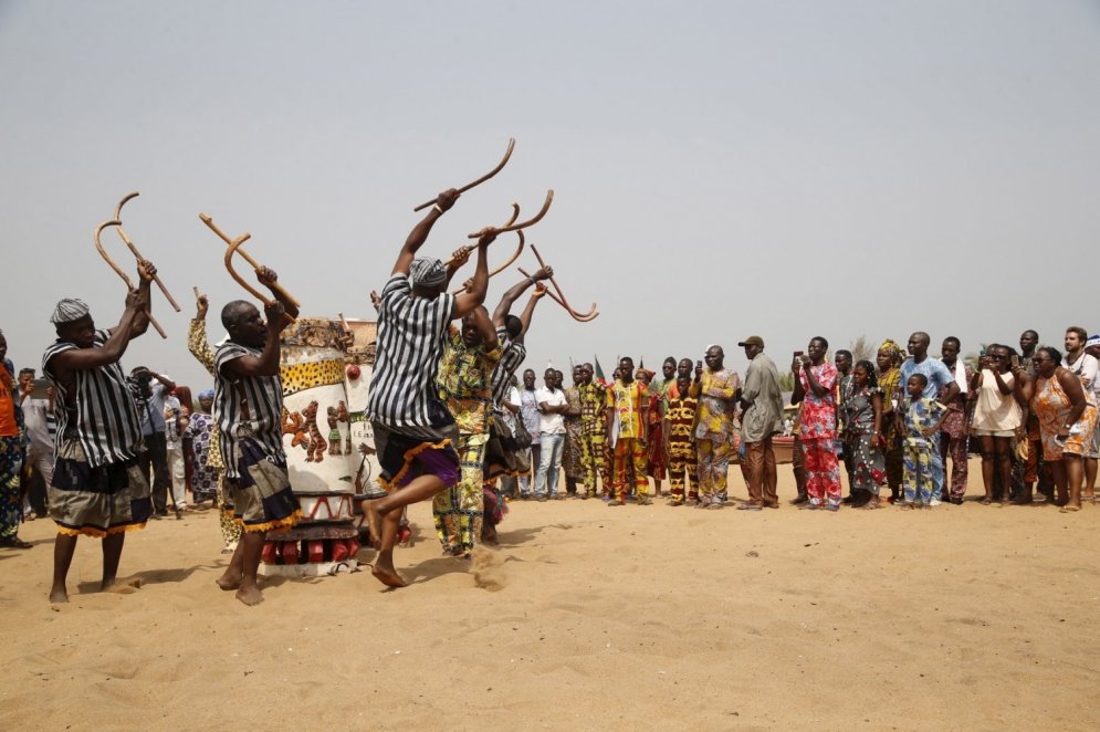 Asiņains vudū rituālu festivāls Rietumāfrikā