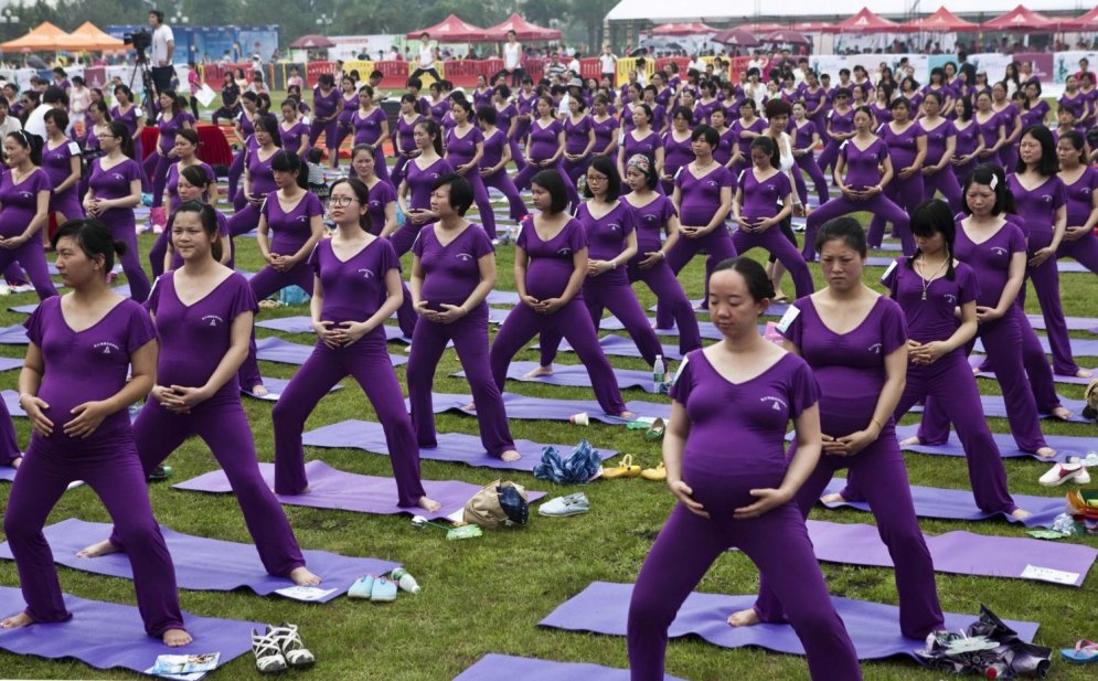 Есть рекорд: 505 беременных женщин на занятии йогой