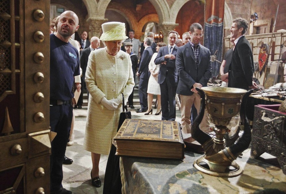 Королева Великобритании попала в "Игру престолов"