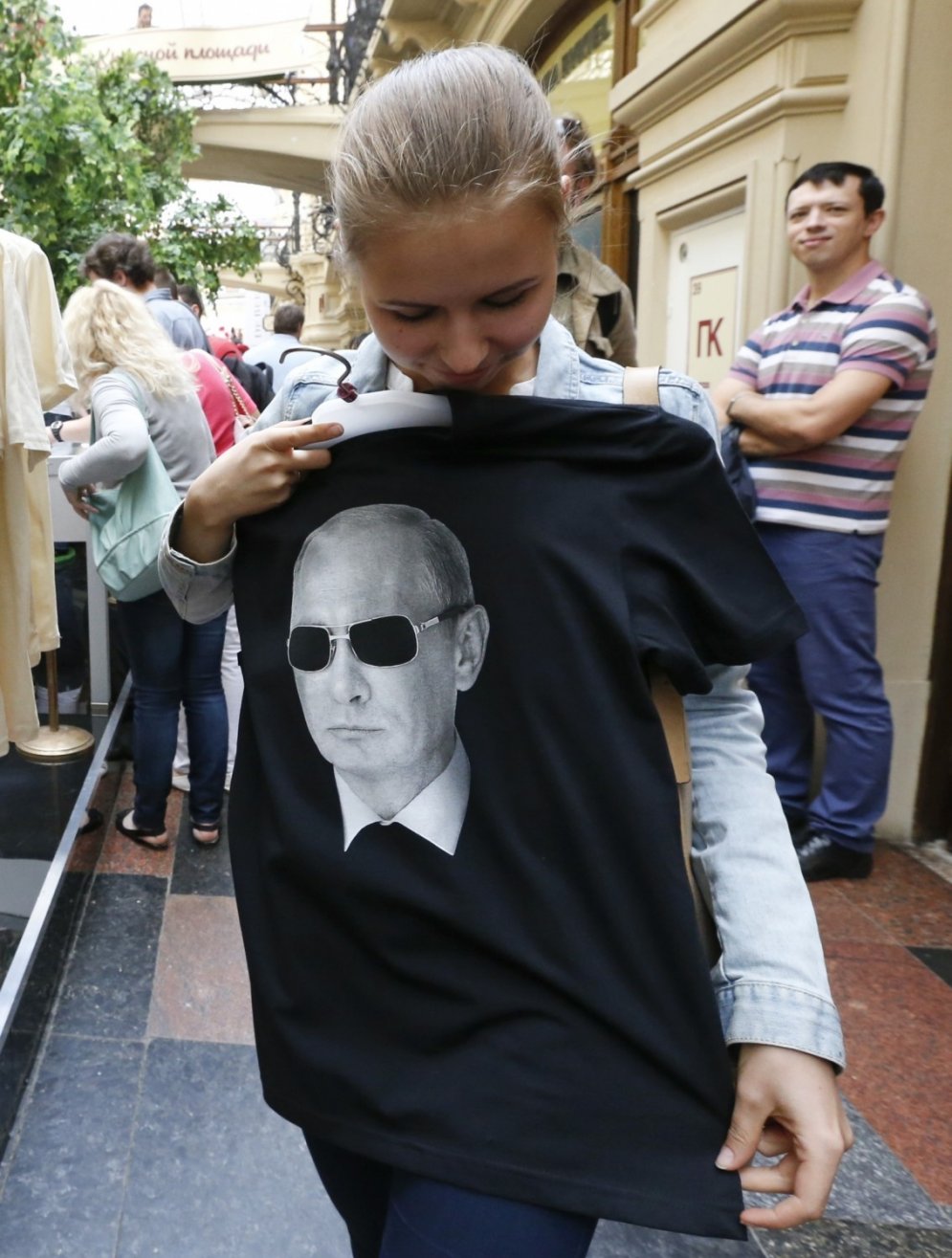 В России появились футболки с Путиным