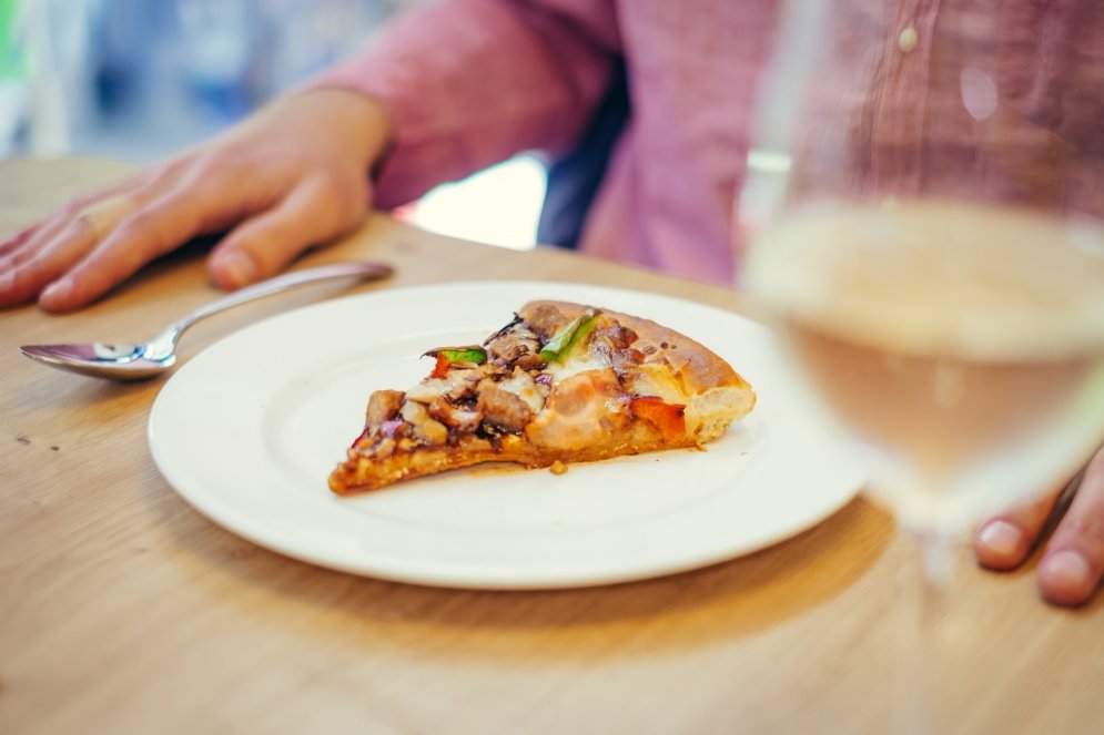 'Pizza Hut' ir vaļā: Vieta, kur iemīlēties un pēc tam uzēst