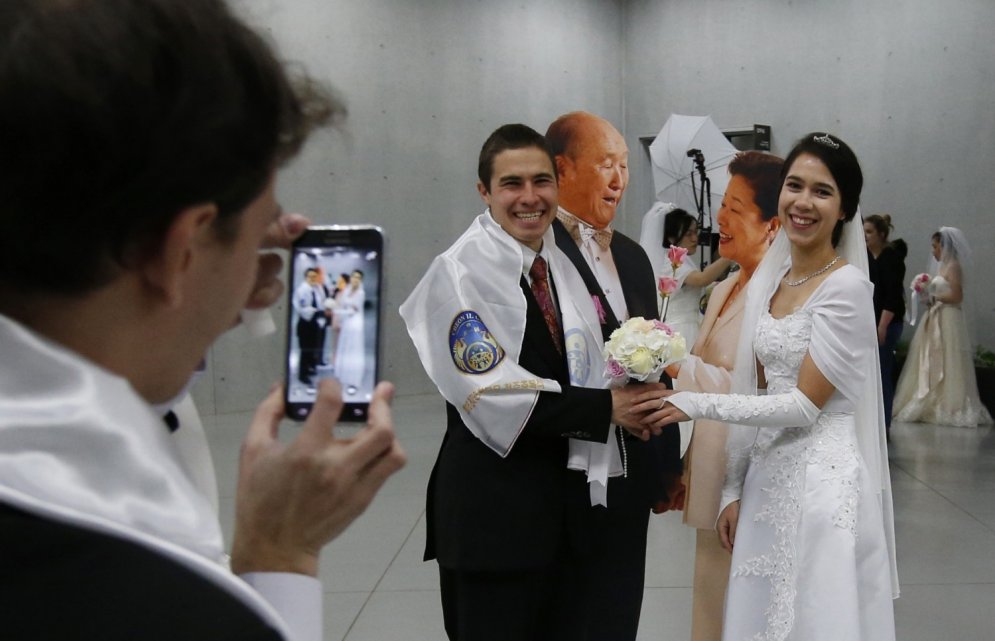 Kopā jautrāk: Dienvidkorejā aizvadītas masu kāzas