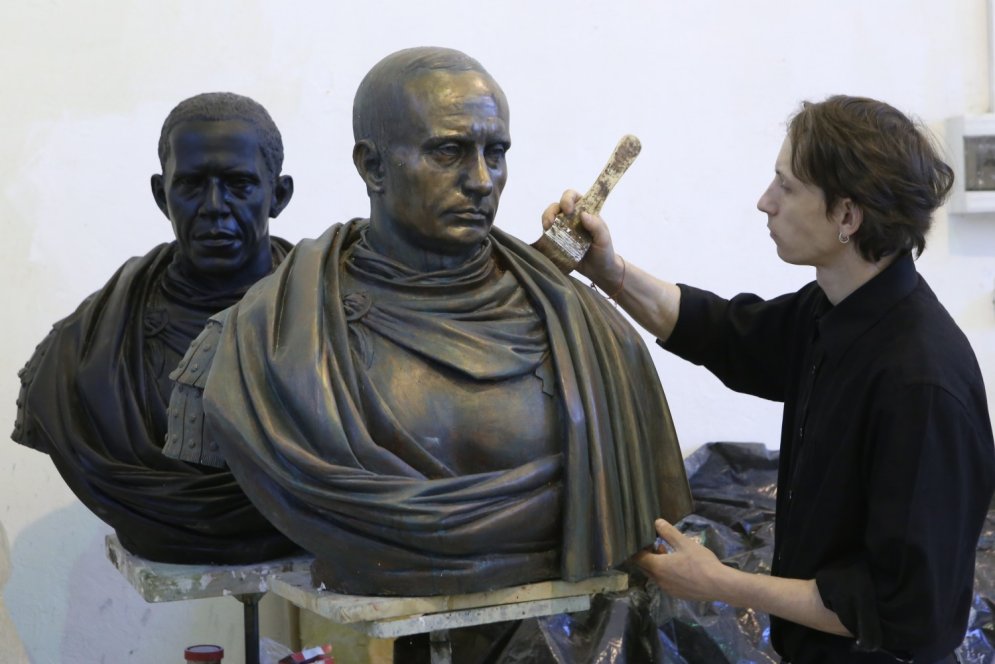 Putina - Romas imperatora autors izgatavojis arī Obamas skulptūru