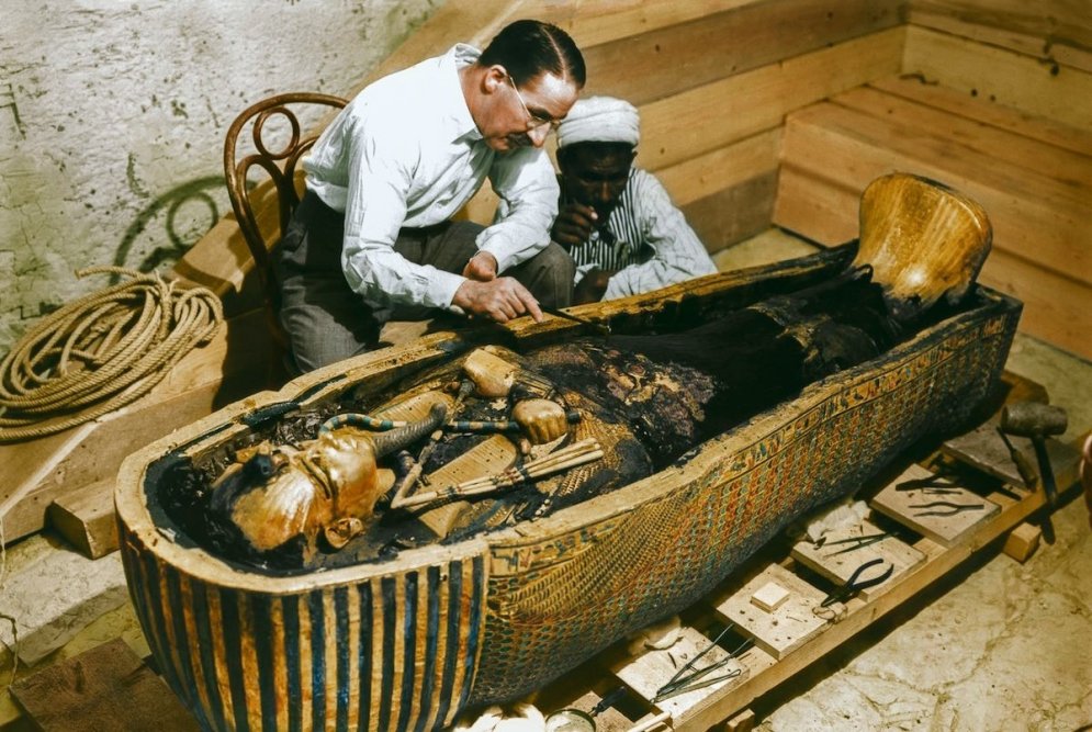 Tutanhamona kapeņu atvēršana – tagad krāsainās bildēs