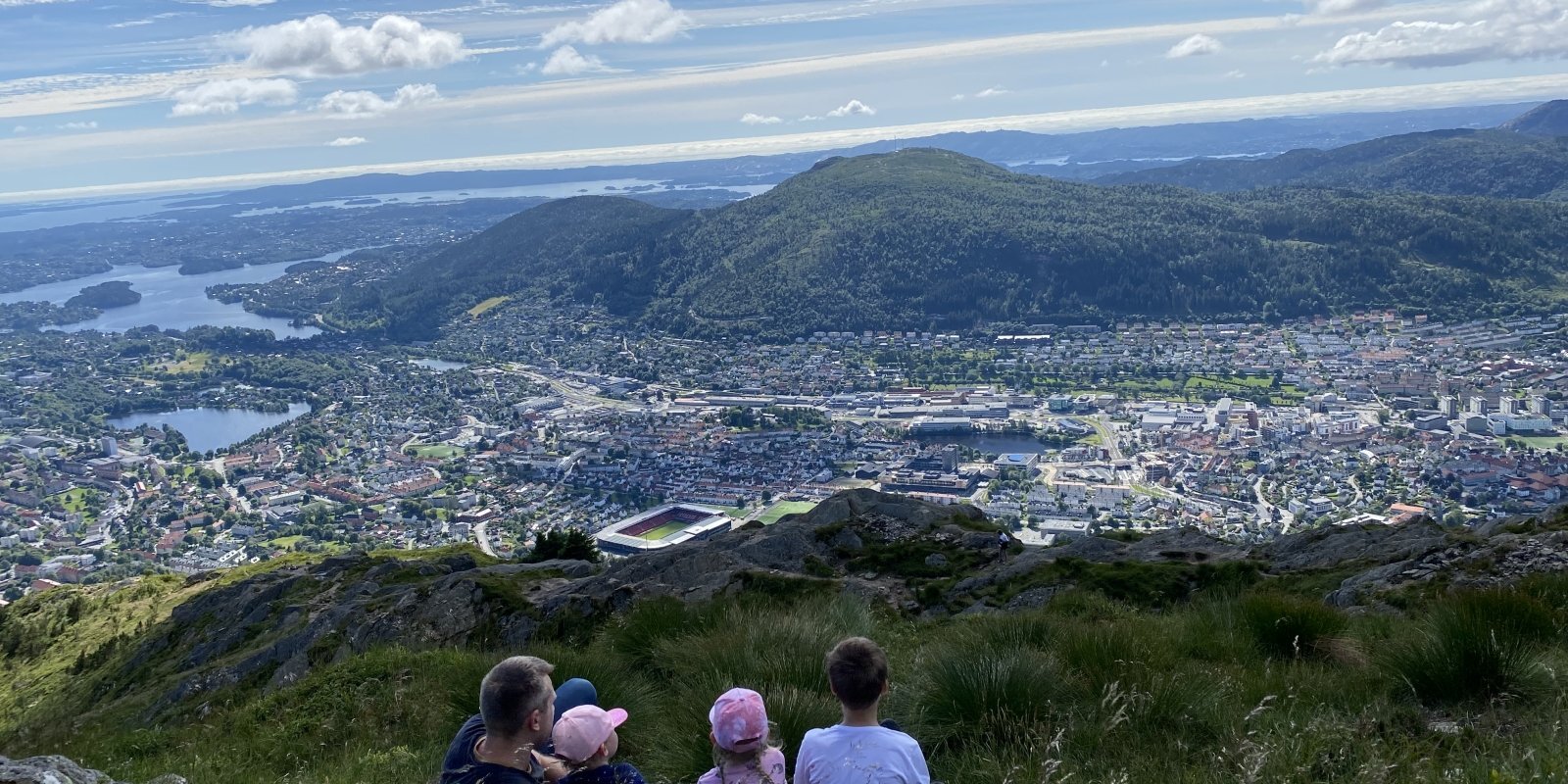 ФОТО. Фьорды, ледники, гречка и коровы — путешествие с детьми по Норвегии