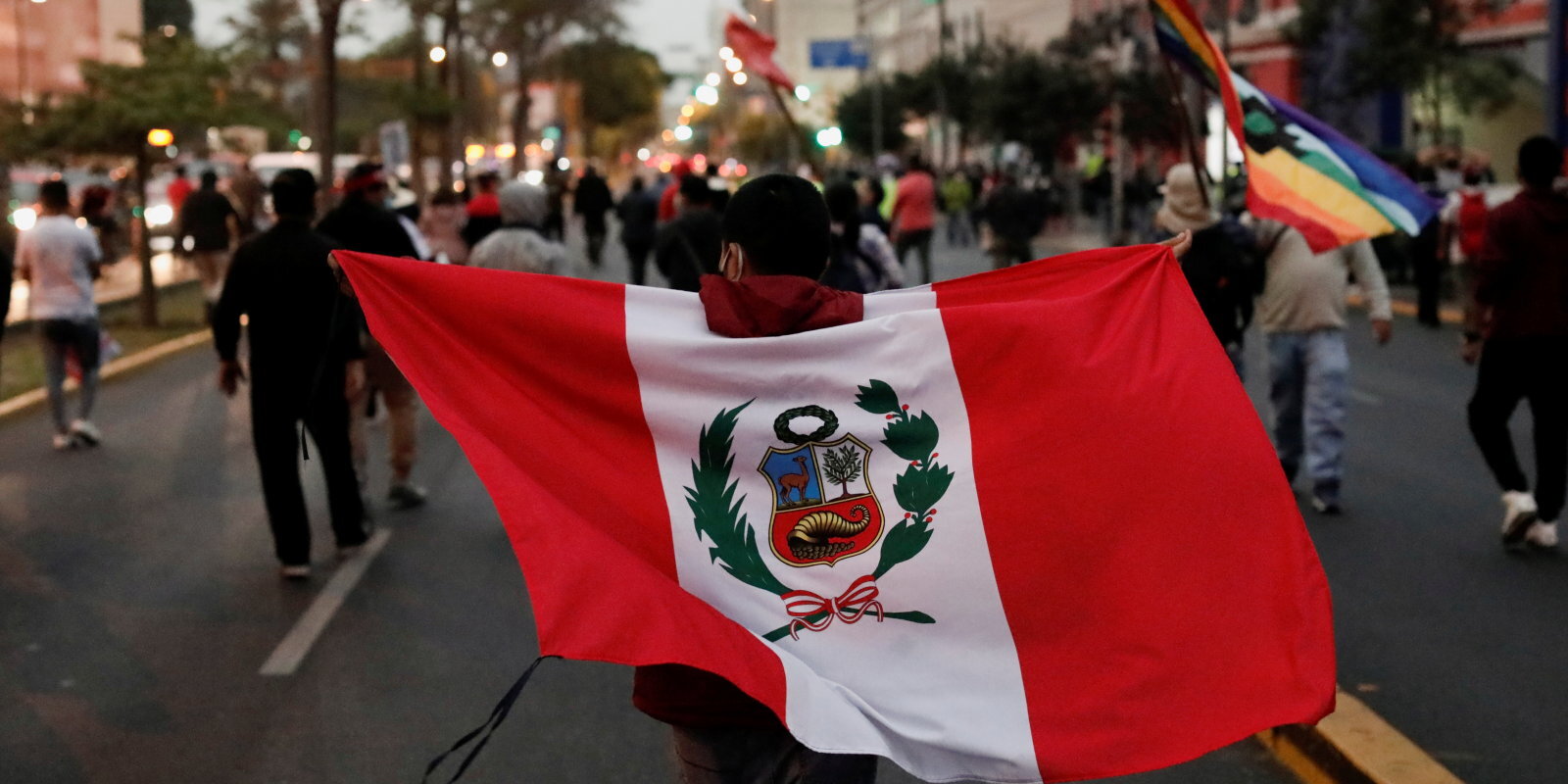 Vēstures rēgi un skandāli par sevi atgādina Peru prezidenta vēlēšanu priekšvakarā