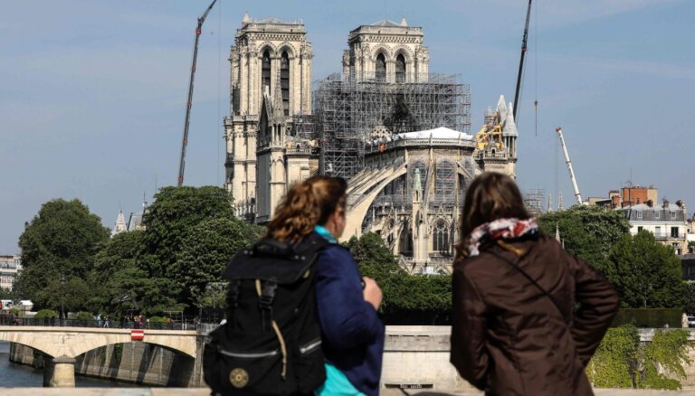 Parīzes Dievmātes katedrāles ugunsgrēks atsedz iepriekš paslēptus arhitektūras risinājumus