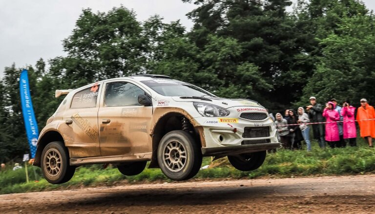 Rallijā 'Cēsis 2022' uzvar vecmeistari Jānis Vorobjovs un Guntars Zicāns