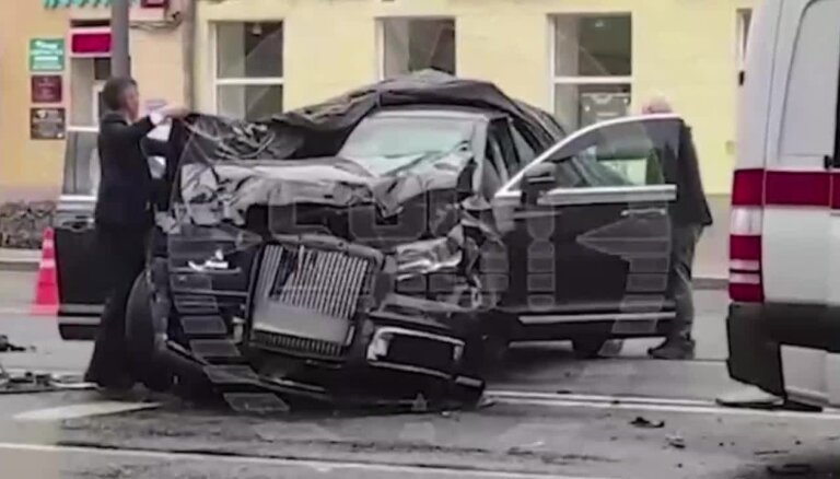 Video: Maskavā avarējis limuzīns, kuru piedēvē patriarham Kirilam; baznīca to noliedz