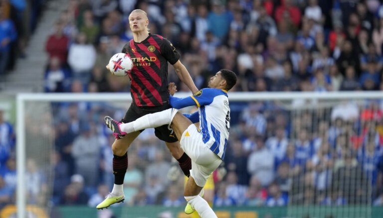 'Albion' pārtrauc Mančestras 'City' uzvaru sēriju un nodrošina vietu UEFA Eiropas līgā