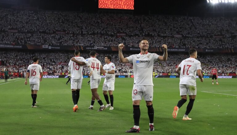 'Sevilla' izmanto Mančestras 'United' dāvanas un iekļūst Eiropas līgas pusfinālā