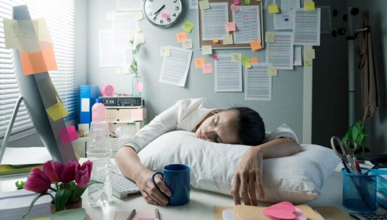 Тихий час для взрослых: когда дневной сон полезен для здоровья