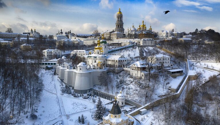 Власти обязали "московскую" церковь выехать из Киево-Печерской лавры. Она отказывается. Что будет дальше?