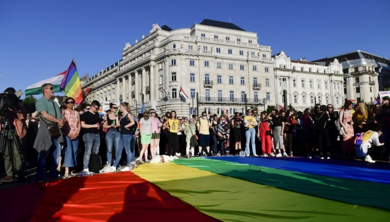 ЕП осудил венгерский закон, направленный против ЛГБТ. В резолюции упомянута Латвия