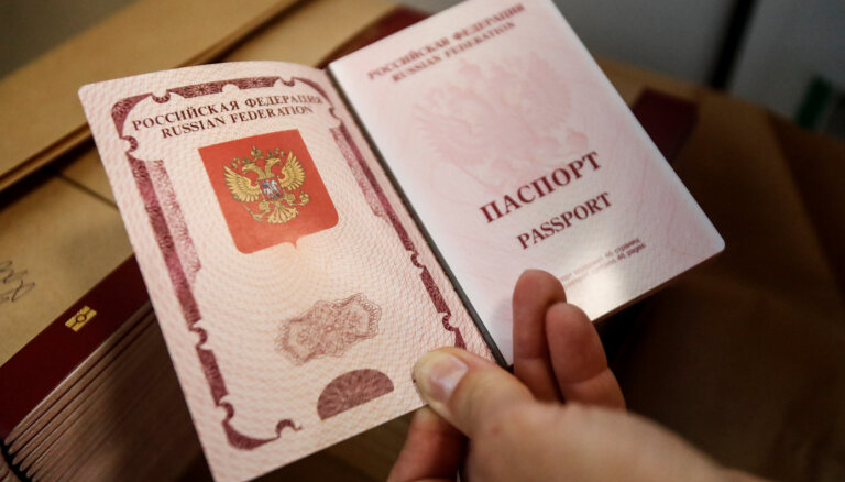 Vairākiem tūkstošiem Krievijas pilsoņu valodas eksāmens nav jākārto spēku zaudējuša likuma dēļ