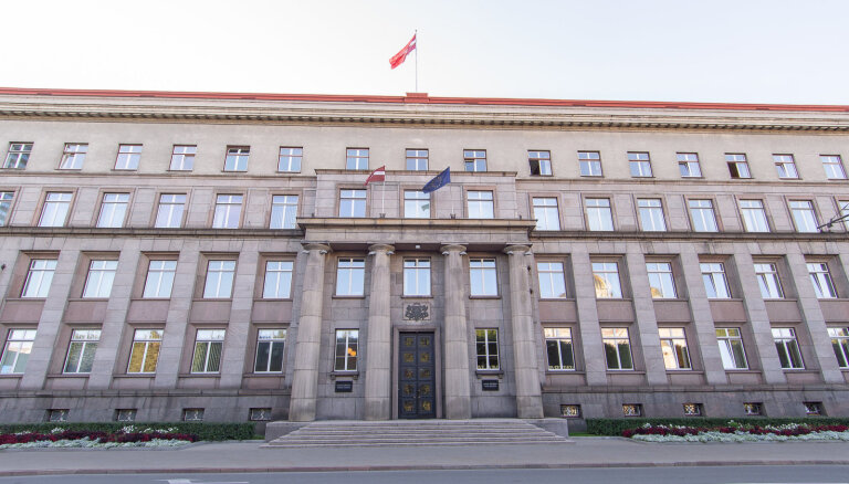 Девять из 13 министров правительства Латвии перешли на режим самоизоляции