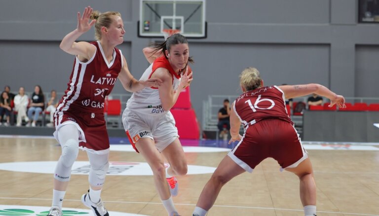 Latvijas basketbolistes pārbaudes turnīru Stambulā sāk ar graujošu zaudējumu