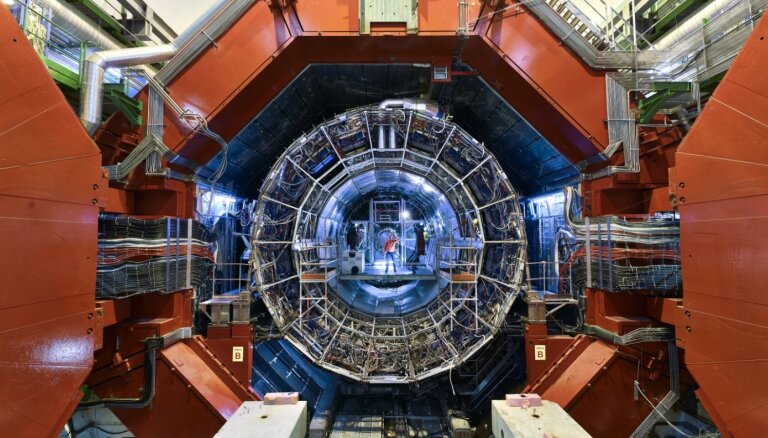 Lieliska iespēja – pieci skolēni varēs 'ēnot' zinātniekus prestižajā CERN