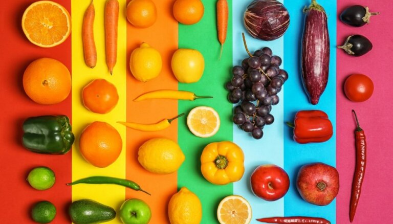 Pazaudētie vitamīni: 11 augļi un dārzeņi, kurus ēdam nepareizi, skādējot organismam