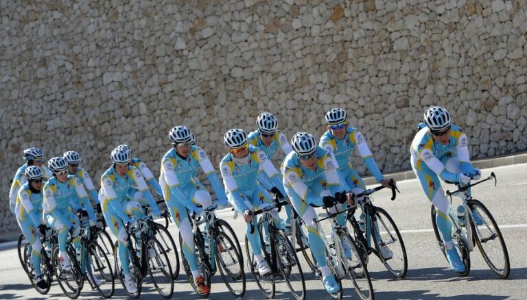 Velobrauciena 'Vuelta Espana' sestā posma finiša spurtā uzvaru izrauj dānis Merkeva