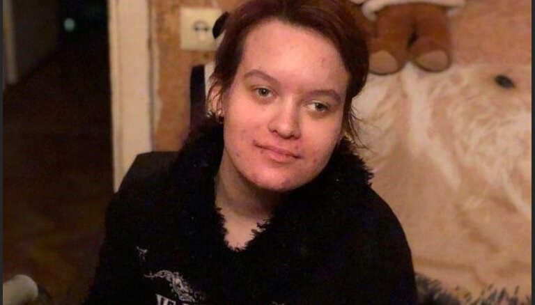 "Больше всего на свете дочка хочет ходить": мама 17-летней Яны Страде собирает деньги на операцию