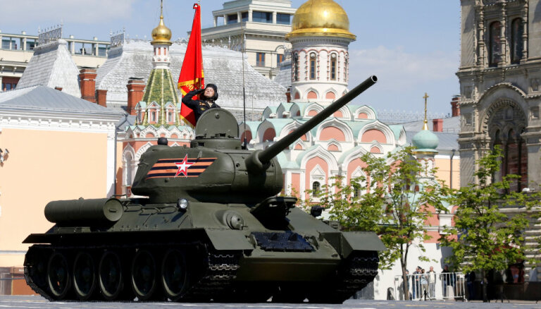 Десятки городов в России отменили парады 9 мая