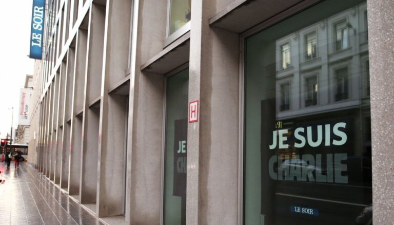 Francijā aizturēti četri cilvēki par saistību ar uzbrukumu pie 'Charlie Hebdo' agrākā biroja