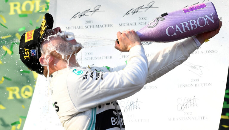 Боттас выиграл первый этап "Формулы-1" по новым правилам, Квят — в десятке
