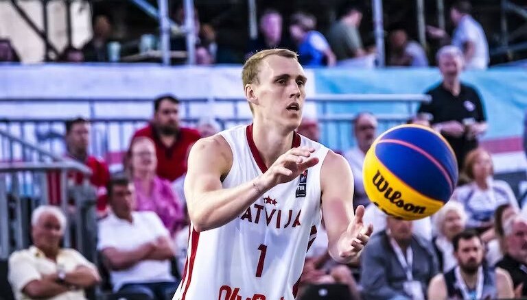 Latvijas 3x3 basketbolisti sasniedz Pasaules kausa pusfinālu