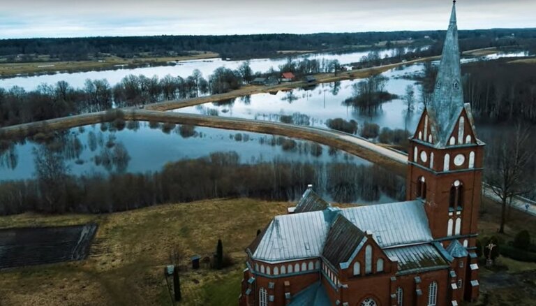 'Delfi' lasītāja video: Iespaidīgi skati – plūdi Dunavas pagastā