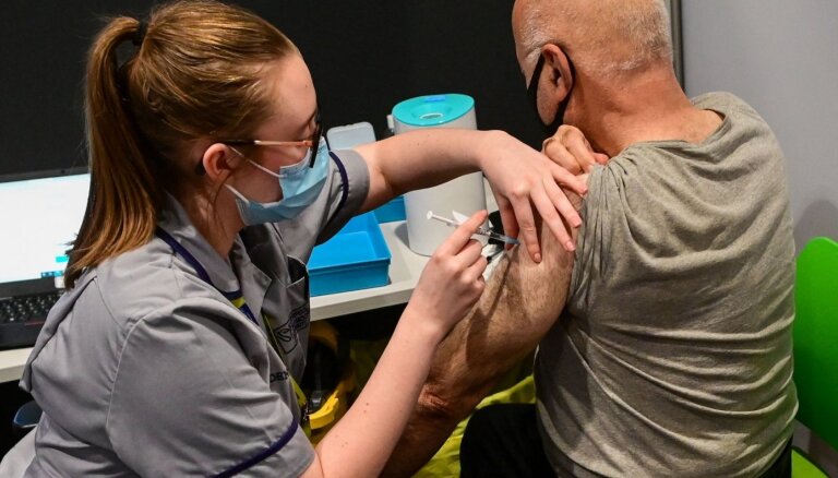 Faktu pārbaude: Lielbritānijā vairums mirušo ir potēti, taču tas nenorāda uz vakcīnu nedrošumu