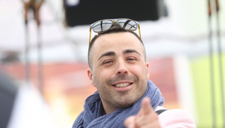 Roberto nekad nav lasījis latviešu grāmatas