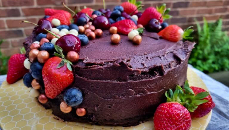 'Velna kūka' jeb grēcīgi gardā šokolādes torte
