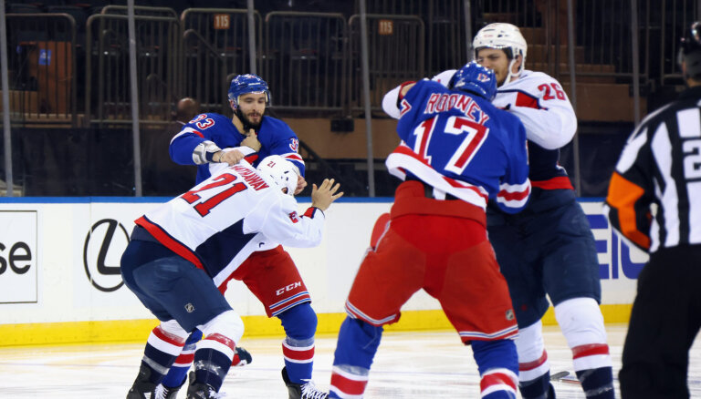 Самосуд в НХЛ: хоккеисты "Рейнджерс" травмировали обидчика Панарина