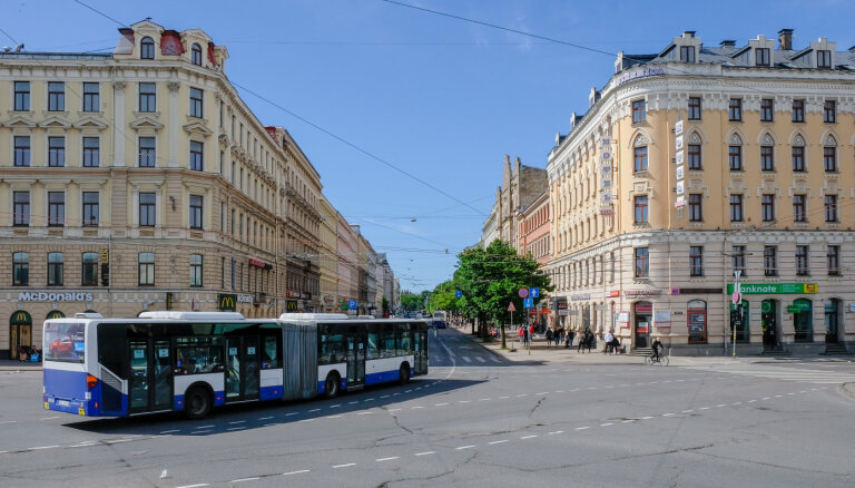 Sabiedriskais transports Rīgā pirmdien kursēs pēc darba dienu grafika