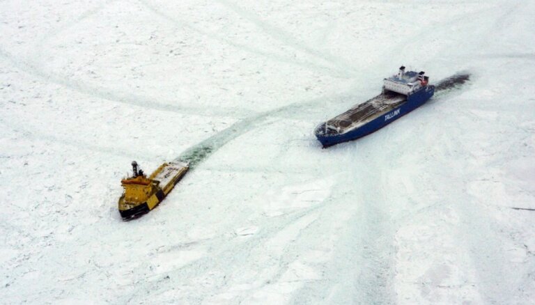 Spēcīgais vējš Rīgas līcī veido ledus krāvumus; atkal ievērojami apgrūtināta kuģošana
