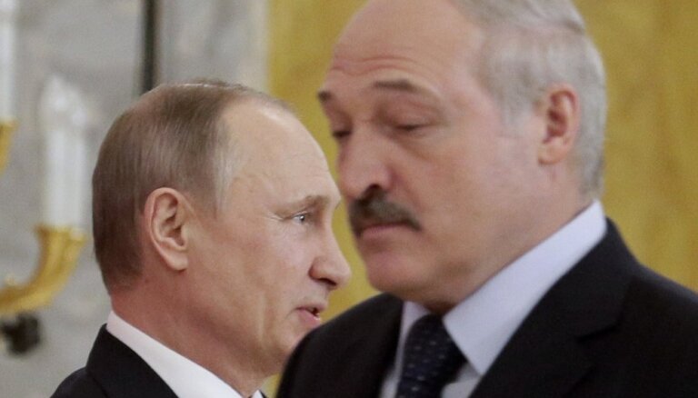 Bloomberg узнал о переговорах окружения Лукашенко с Кремлем насчет бегства в Россию