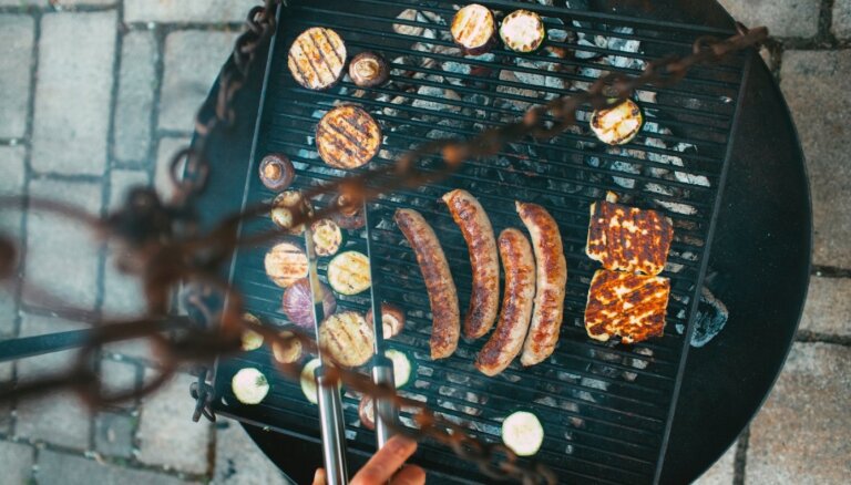 Kurinām grilu, sezona atklāta! Strēķītis uz karstām oglēm gatavojamu recepšu