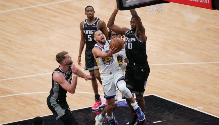 NBA 'play-off' pirmajā dienā aizraujošā duelī 'Kings' pieveic 'Warriors
