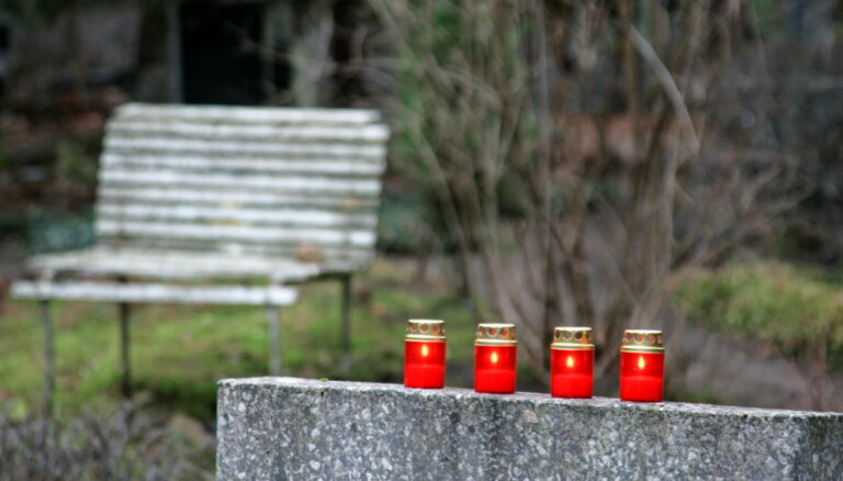 Полиция поймала несовершеннолетних, осквернивших 50 могил в Даугавпилсе