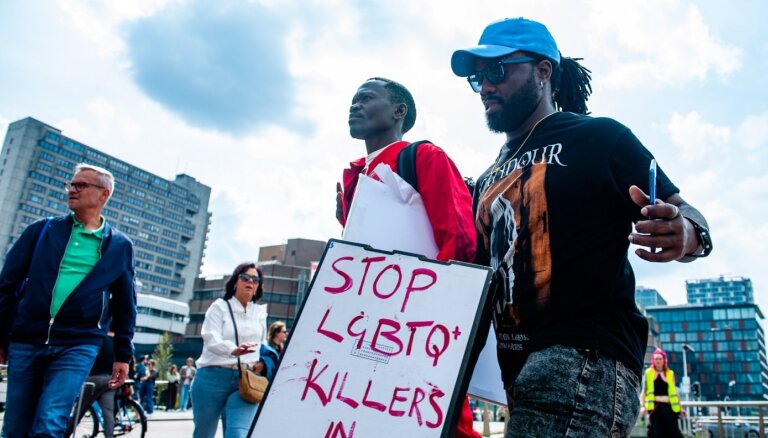 Pat nāvessods: Ugandā ar likumu skarbi vēršas pret LGBTQ