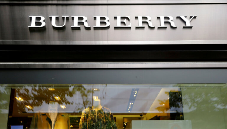 Burberry впервые за 20 лет сменила логотип