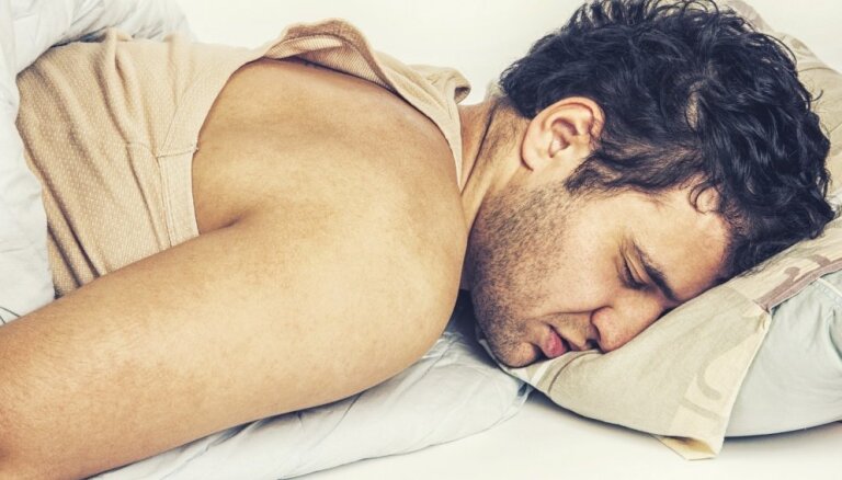 Ekspertu padomi, kā karstā laikā parūpēties par kvalitatīvu miegu