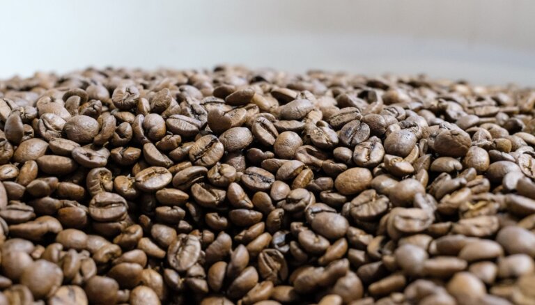 Ražots Latvijā: kafijas grauzdētava 'Kalve' stājas pretī importam